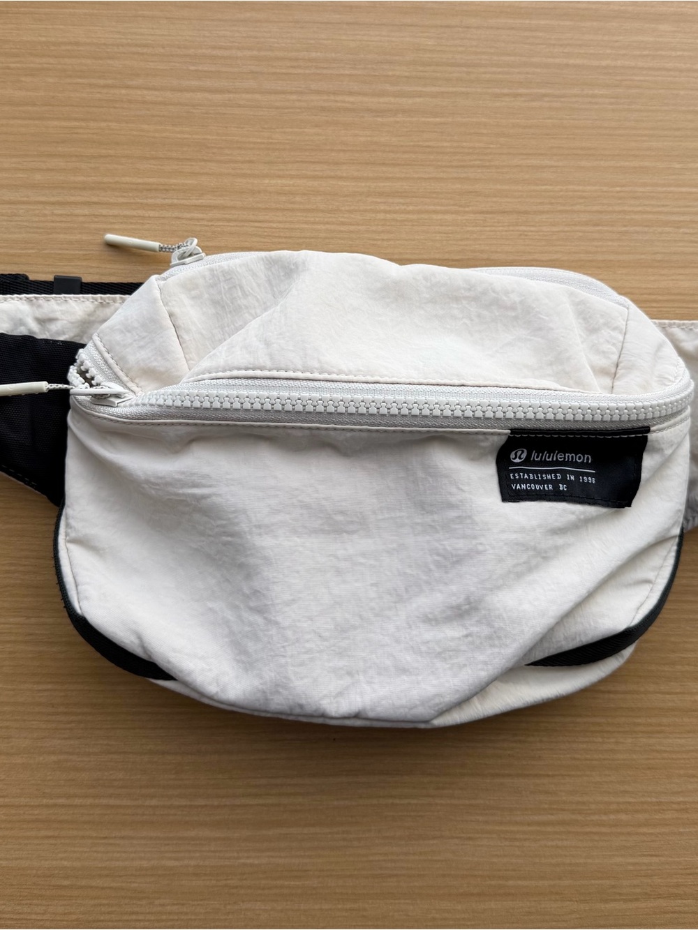 Lululemon Clean Lines Belt Bag 2L White Opal